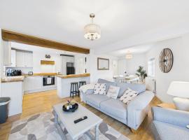 Corner House- hot tub and outdoor fireplace, khách sạn ở Herstmonceux