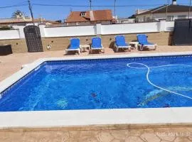 CASA CON PISCINA y BARBACOA