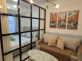 Cozy room at Brenthill Condominium