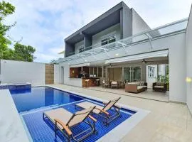 Casa de 400m² e piscina próximo à praia
