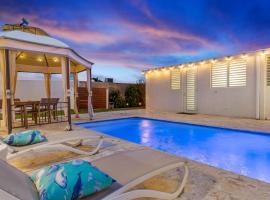 Casa Larimar with pool and solar system near beach, hotel v destinaci Fajardo