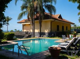 Silvanae Pool Villa – hotel w mieście Aci Castello
