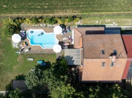 Sasso d'oro, hotel v destinaci Sequals