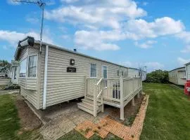 Lovely 6 Berth Caravan At St Osyth Beach Holiday Park Ref 28059Fv