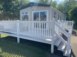 Lovely Caravan At Manor Park, Nearby Hunstanton Beach In Norfolk Ref 23049S