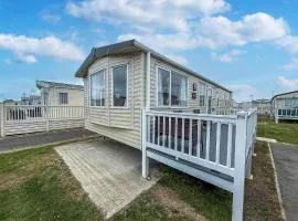 Great 6 Berth Caravan In Essex At St Osyth Beach Holiday Park Ref 28018Mv