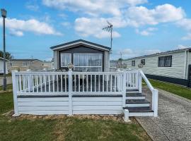 Modern 6 Berth Caravan With Wifi At St Osyth Beach In Essex Ref 28008Pm, hotel v destinaci Clacton-on-Sea