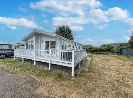 Stunning 4 Berth Lodge With Decking At Breydon Water In Norfolk Ref 10094B