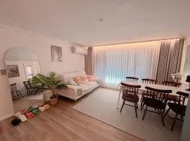 Big Family or Group Stay 3 Rooms 5 Beds SNU Station Line 2