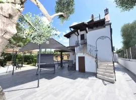 M&G Holiday House