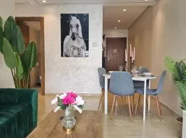 Elegant 2BR, 2BA Apartment with Furnished Terrace & Private Balcony, Ideal Stay in Maârif