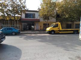 Furnished 1 Bedroom Apartment in Fier Kyengritja, hotel v destinaci Fier