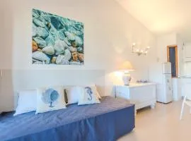 Seafront House Salina - beach and nature
