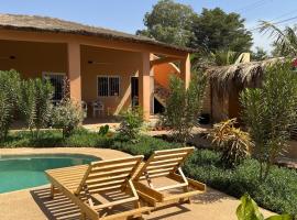 Villa mit Pool in Mbour, hotel v destinaci Darou Rhamane