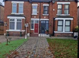 BUDGET ROOMS - 9 East Grange Drive