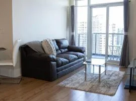 Spacious 2 bedrooms 2 bathrooms with Cozy Charm plus 1 Parking