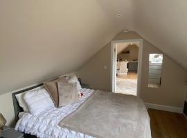The Loft, hotel a Roundwood