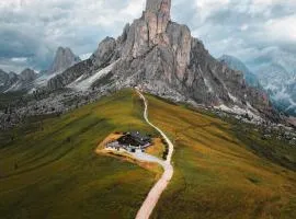 Esperienza Unica al Passo Giau - Appartamento con Vista Panoramica