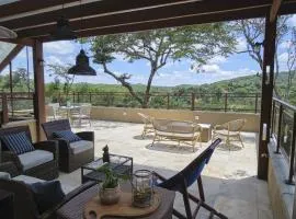 Casa da Árvore - Refúgio de Luxo com Jacuzzi e Vista para a Serra