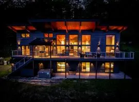 4BR Mountain Retreat, Hot Tub & 2 Master Suites