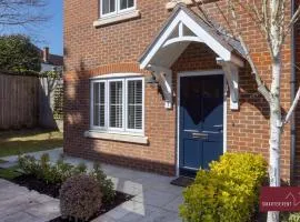 Maidenhead - 4 bedroom house - garden and parking