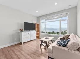 Nanaimo 2BR Oceanview Suite w/ Kitchen & Laundry