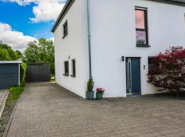 Gl&uuml;cksh&auml;lfte - Moderne Haush&auml;lfte mit XXL-Parkplatz, Bike-Storage & Garten nahe Trier, casa de campo em F&ouml;hren