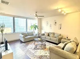 High-Rise Apartment in Downtown Dallas wPool