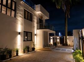 Couples Suites at Ocean Park Beach Club, ξενώνας στο Σαν Χουάν