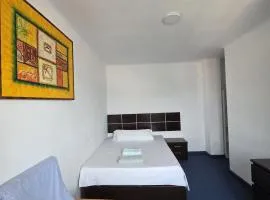 Habitación privada cómoda centro málaga vialia estación de tren María Zambrano y también cerca a la playa