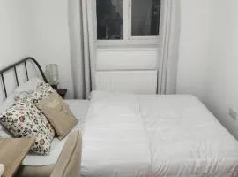 Bet El Modern Cozy & Comfy room 5