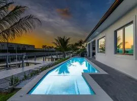 Marco Luxe Retreat Waterfront