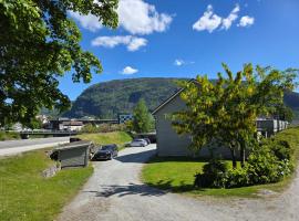 Rom 4 i bufellesskap, pet-friendly hotel in Sogndal