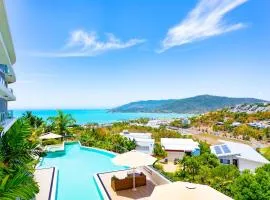 Spectacular Seaviews, Pool, Modern, Free Wifi