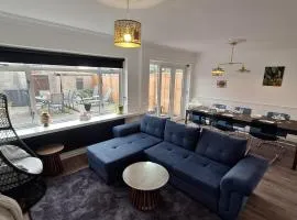 Free Parking, comfortable, stylish house, G London & Kent Gateway