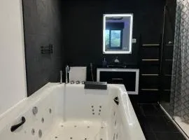 Apartamento com suíte e jacuzzi