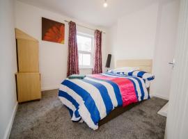 Transformative housing wood street, Hotel in Ilkeston