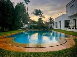 Modern house Big Pool Best location10 min to Beach