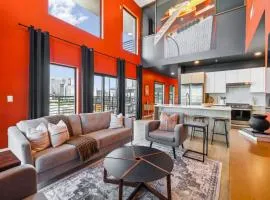 The Rhythm and Rooftop Penthouse Walk To Broadway with Pool and Amazing Views