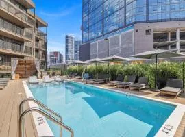 Skyline Nights in Downtown Nashville Walk to Broadway with Pool and Gym