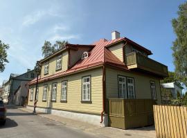 Haapsalu में, होटल Kooli 7 - II floor sea view apartment with balcony in Haapsalu Old Town