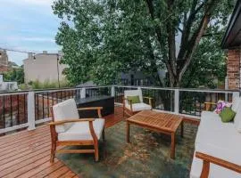 The Velvet Manor | OTR Deck+Parking, Sleeps 8!