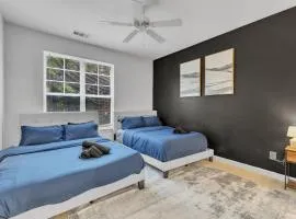 Upscale King 2BR Suite Mins to Downtown Raleigh!