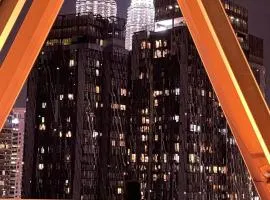 Scarletz Suites KLCC by Skyview