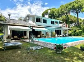La Grande Villa with Pool