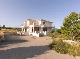 Captivating 3 BR Villa 360º Sea & Mountain Views - Near Kyparissia, Messinias