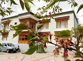 Sixteen Arahat guest house