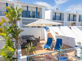 Baleias Guesthouse - 3 Bedroom Townhouse with private pool & sea view，位于卢斯的酒店