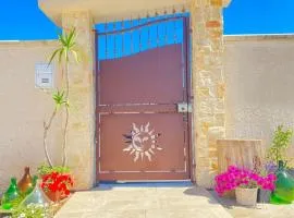 Casa con piscina e giardino a 300m dal mare