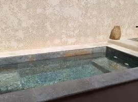 Gite pour deux avec bassin relaxant sans vis a vis
